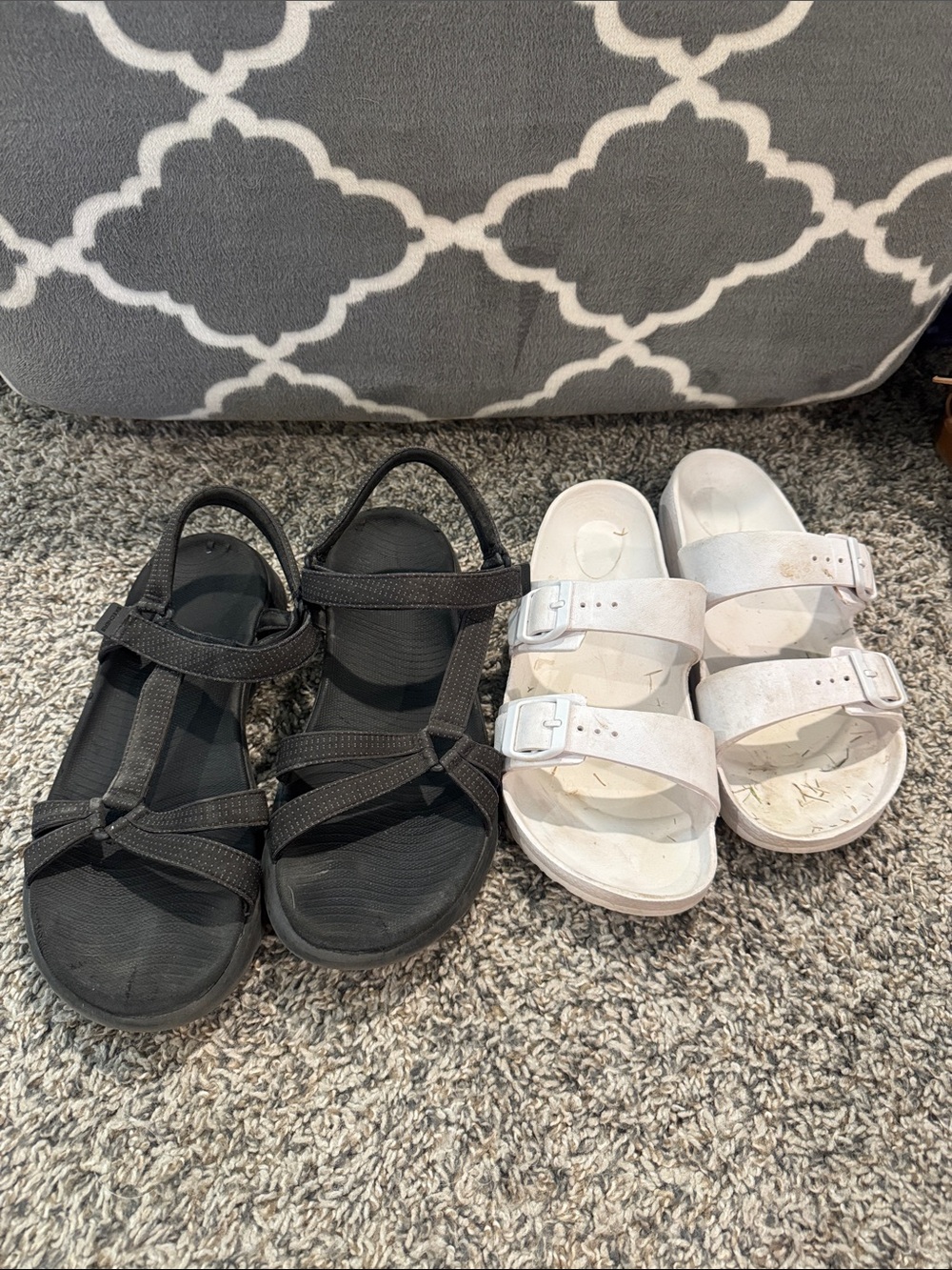 Women’s size 10 Black and White Sandals - Comfortable Everyday Straps